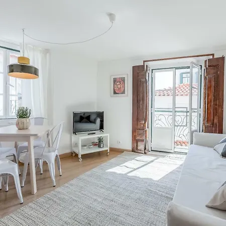 Apartment Light Filled Typical At Alfama, By Timecooler Lisbon