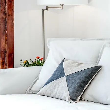 Apartment Light Filled Typical At Alfama, By Timecooler Lisbon